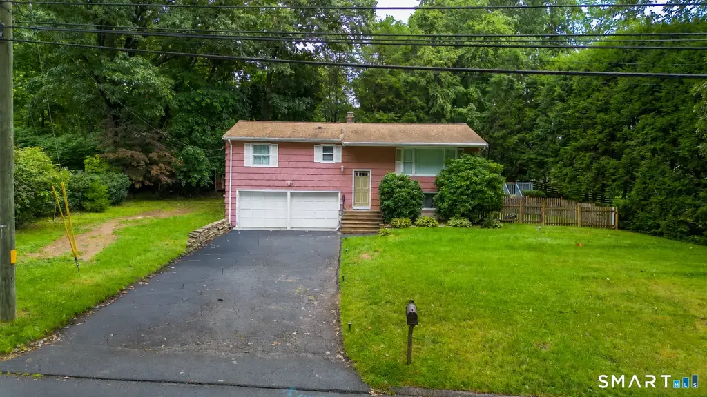 50 Creeping Hemlock Drive, Norwalk