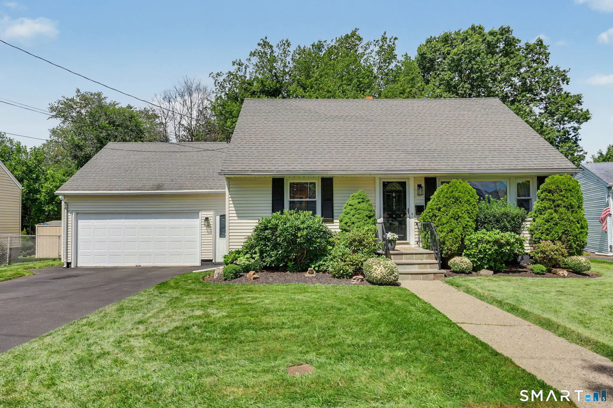 305 Meadowbrook Road, Stratford