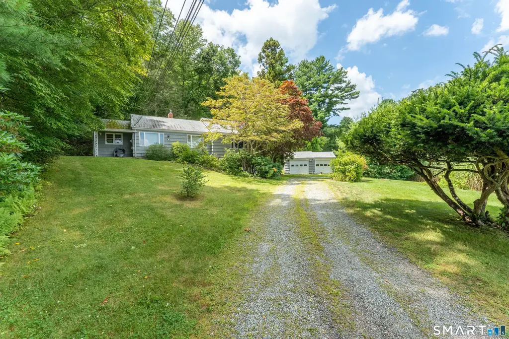 883 River Road, Groton