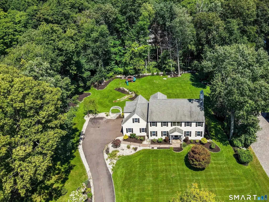 29 Maplewood Drive, Danbury