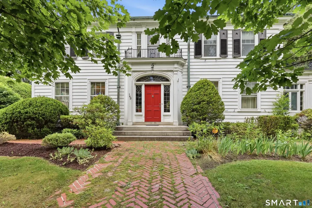 143 Holabird Avenue, Winchester