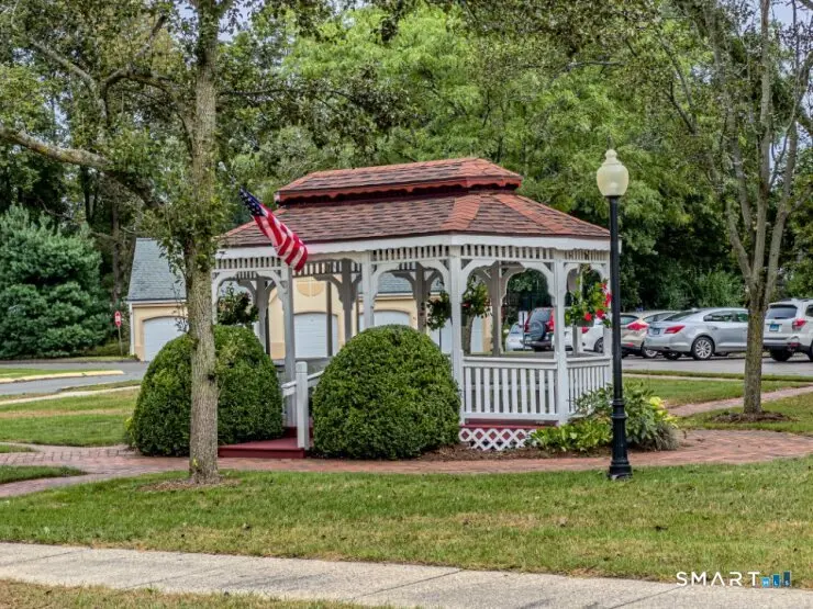 75 Washington Avenue 8-105, Hamden