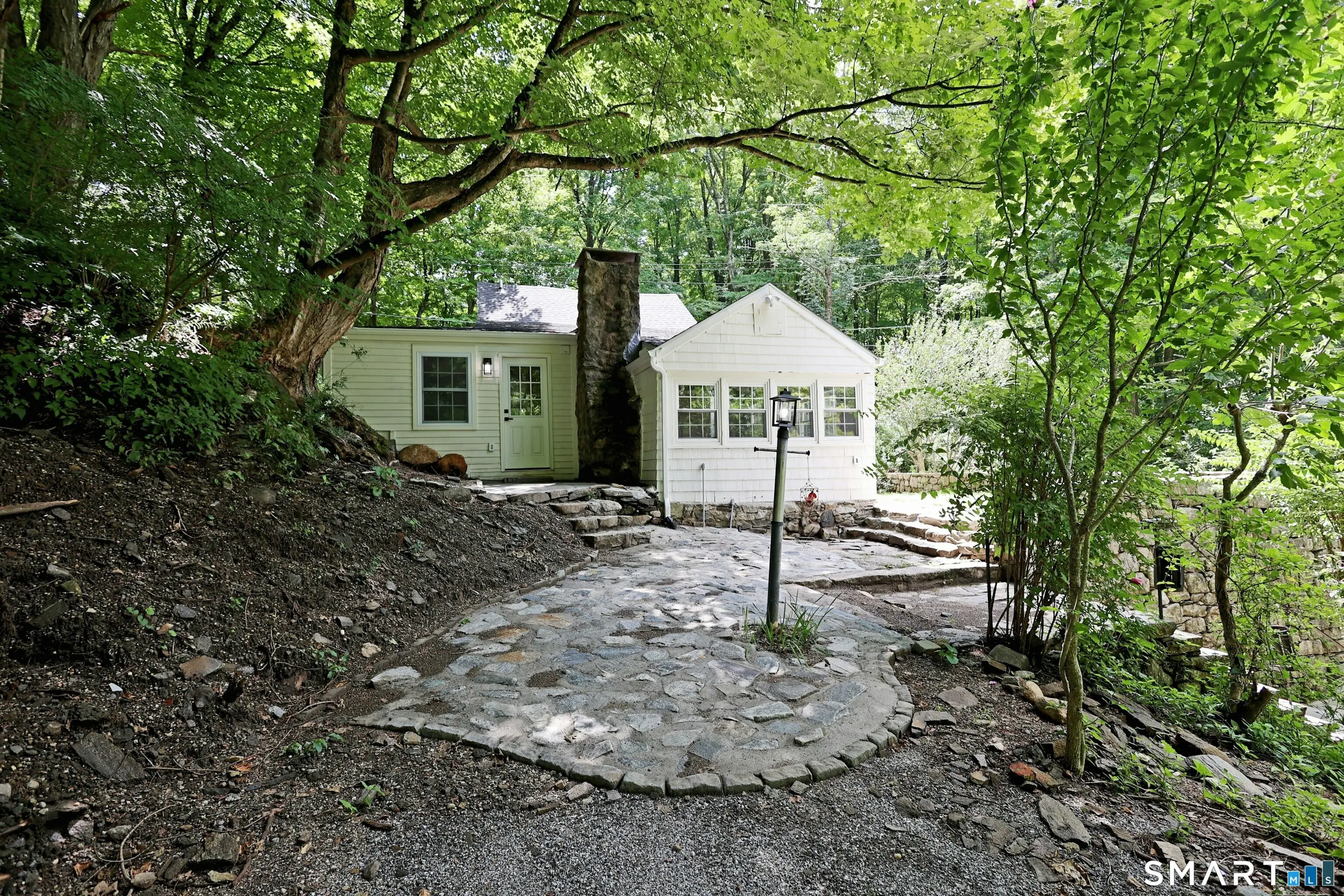 37 Peaceable Street Cottage, Redding