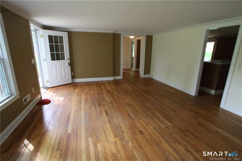 6 Cherry Lane, Brookfield