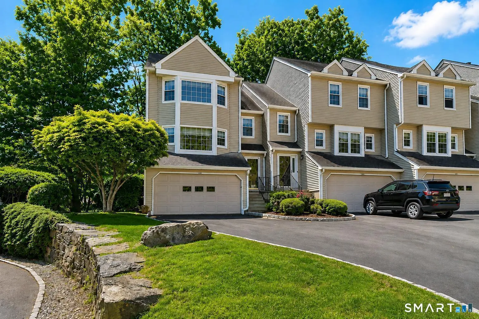 176 Governor Trumbull Way 176, Trumbull