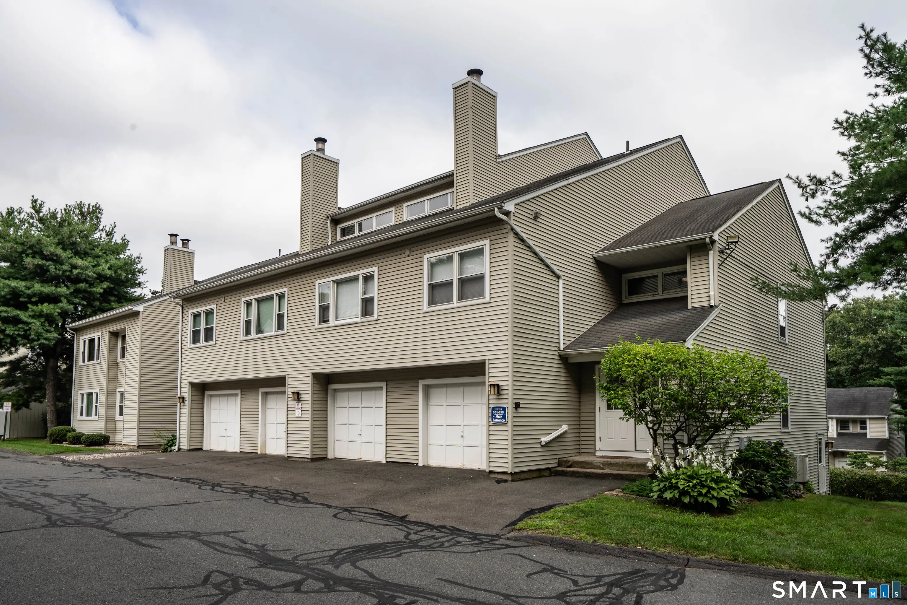 301 Carlton Lane 301, Rocky Hill