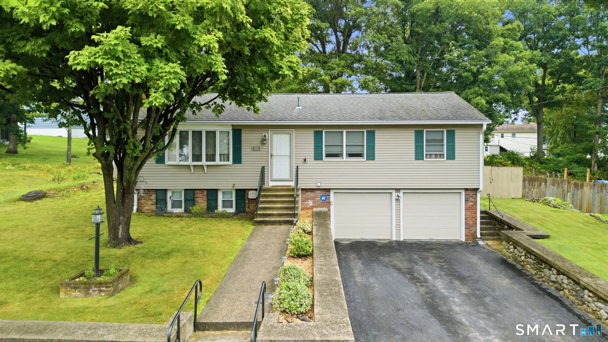 80 Fieldstone Road, Waterbury