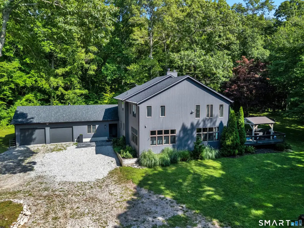23 Carriage Drive, Stonington