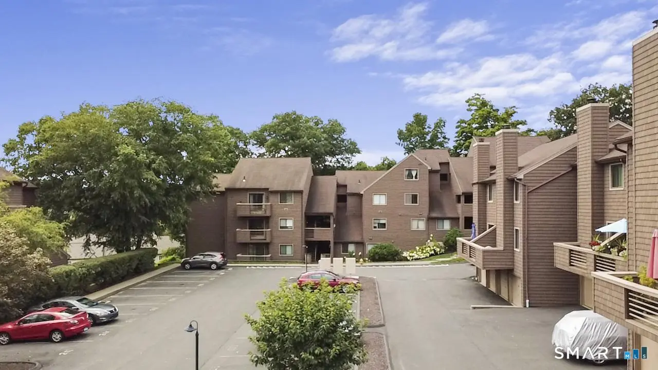 166 Old Brookfield Road 26d4, Danbury