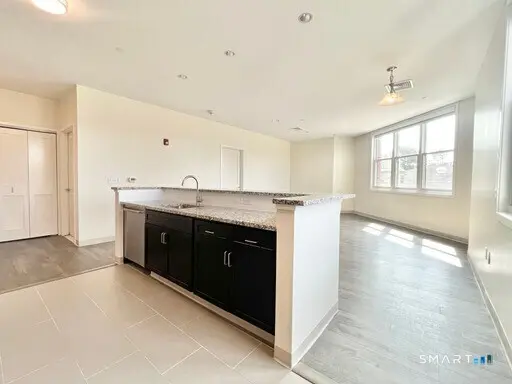 215 Stillwater Avenue 401, Stamford