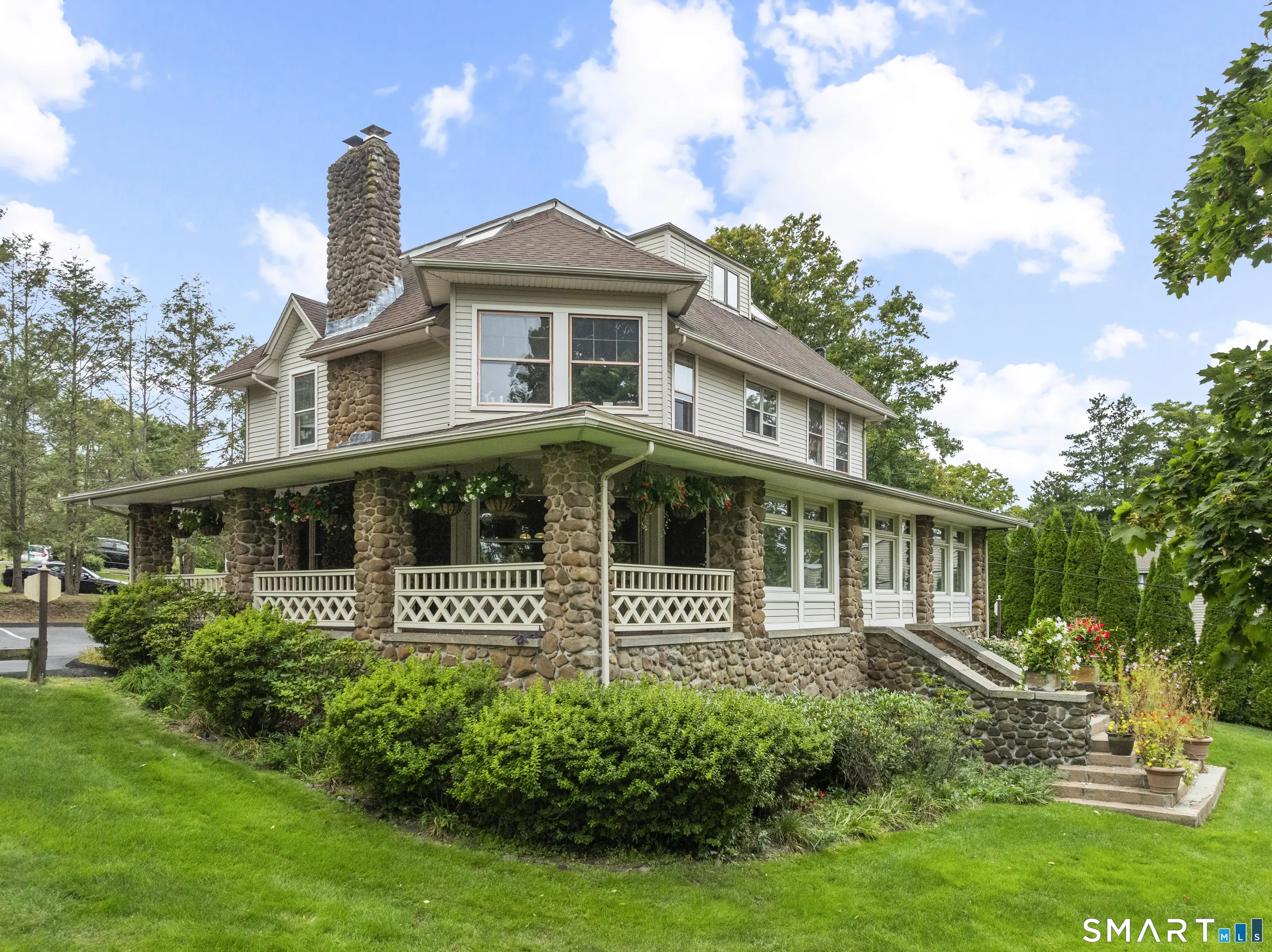 2750 Whitney Avenue, Hamden