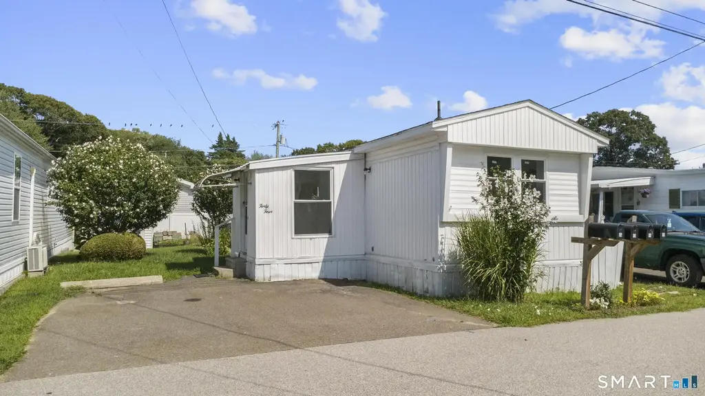 44 Linden Avenue North, Westbrook