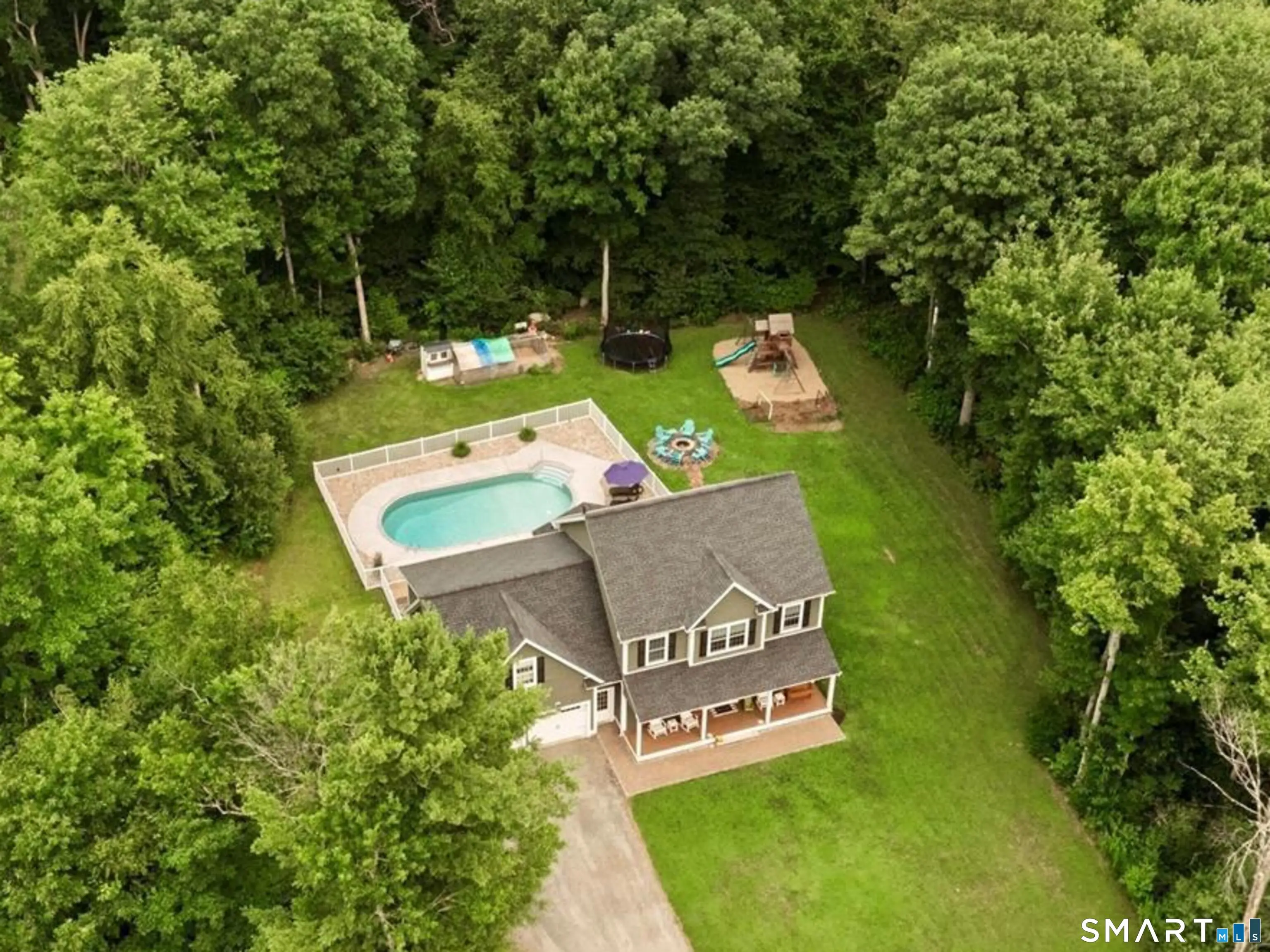 81 Evergreen Crossing, New Hartford