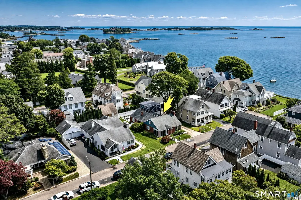 13 Crescent Bluff Avenue, Branford