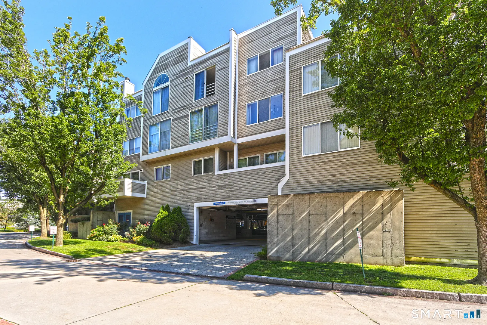 127 Harbour Close 127, New Haven