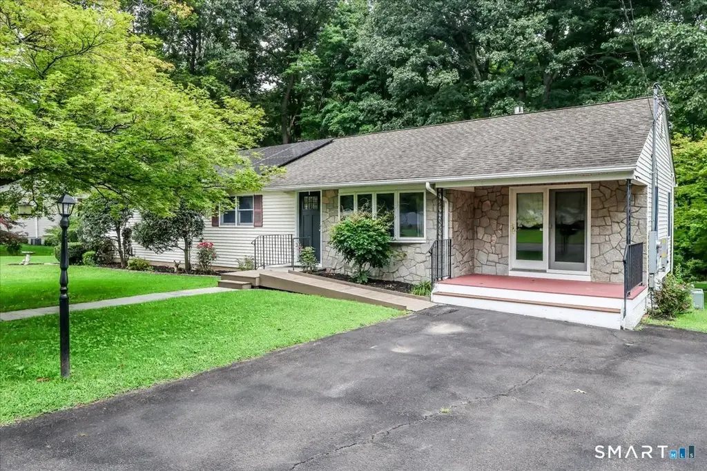 14 Ivy Lane, Danbury