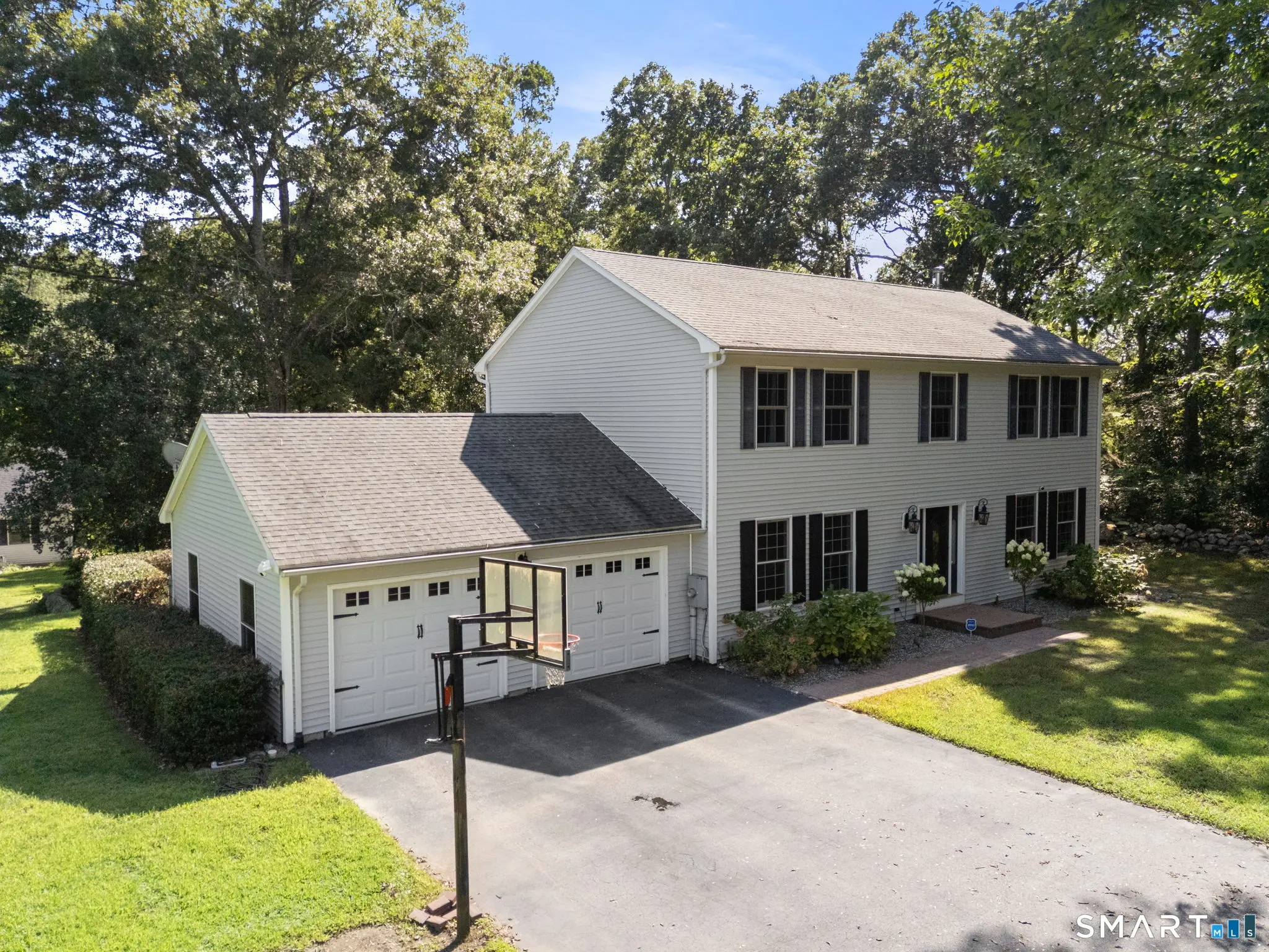 141 Briar Hill Road, Groton