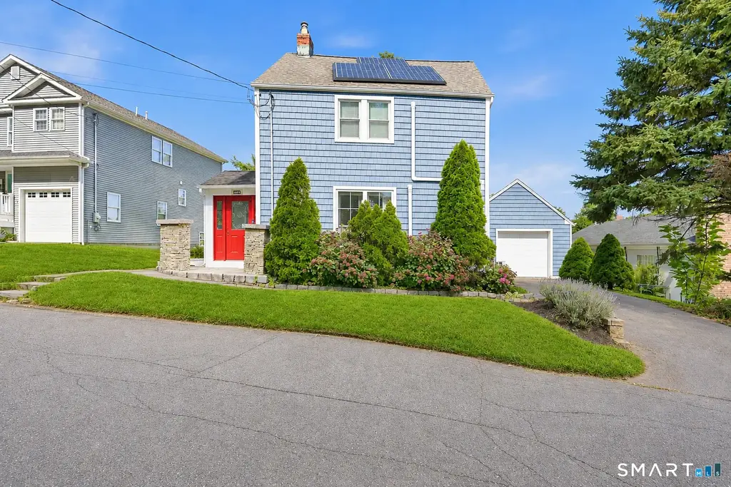 383 Fiske Avenue, Bridgeport