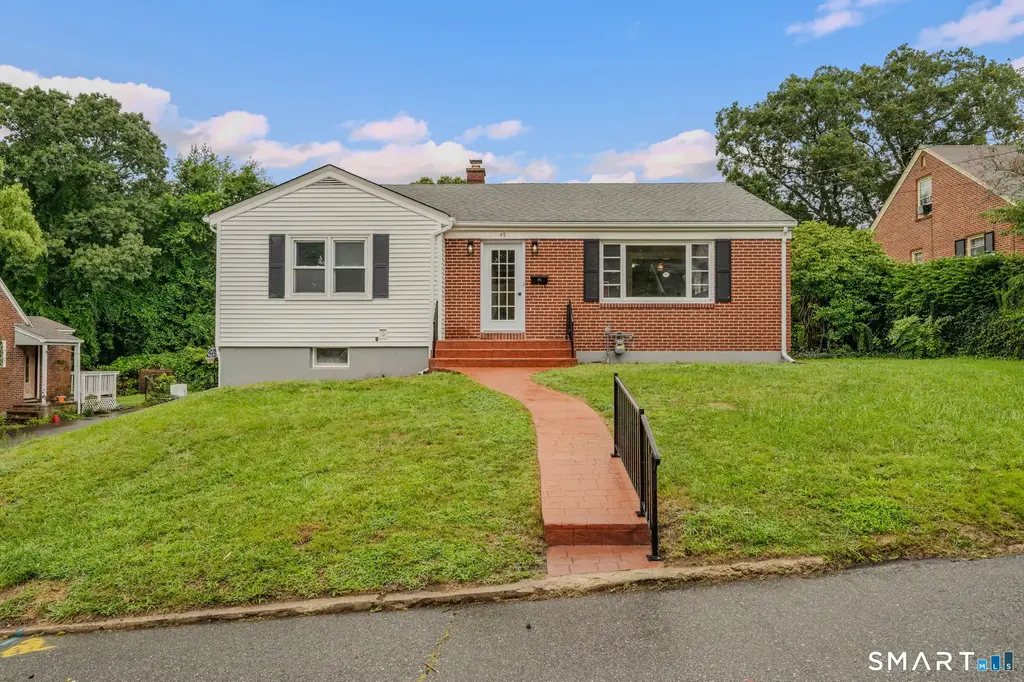 45 Mansfield Road, New London