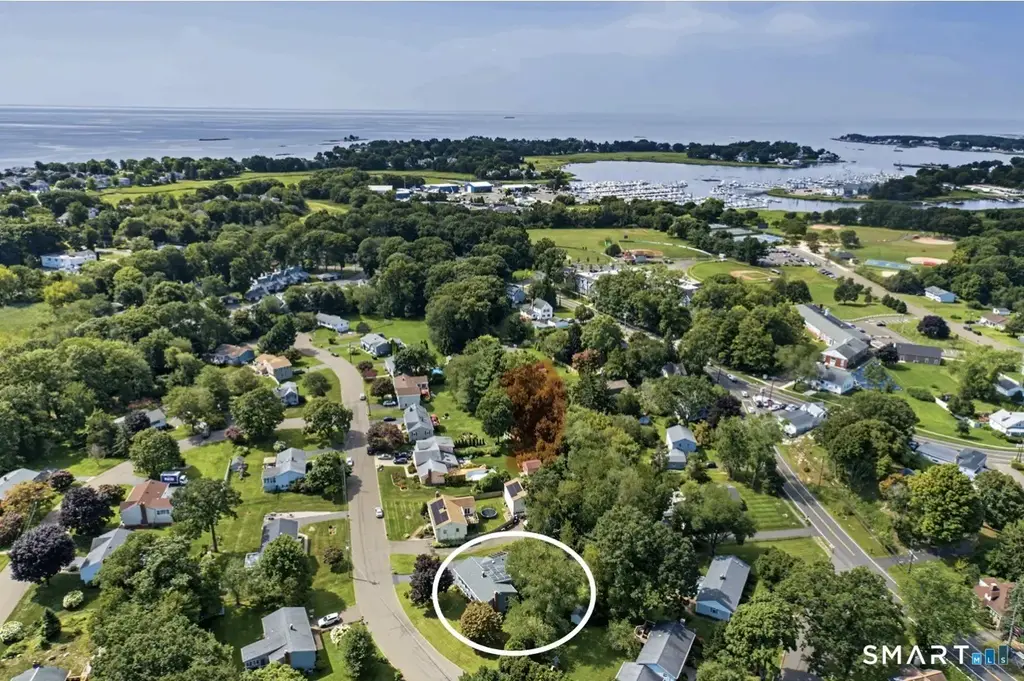 11 Woodside Drive, Branford