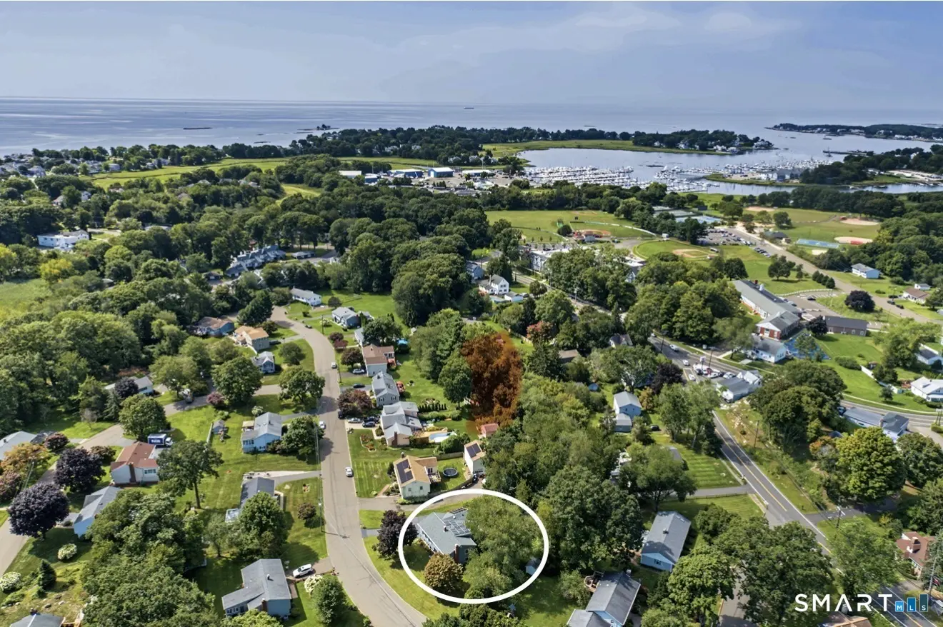 11 Woodside Drive, Branford