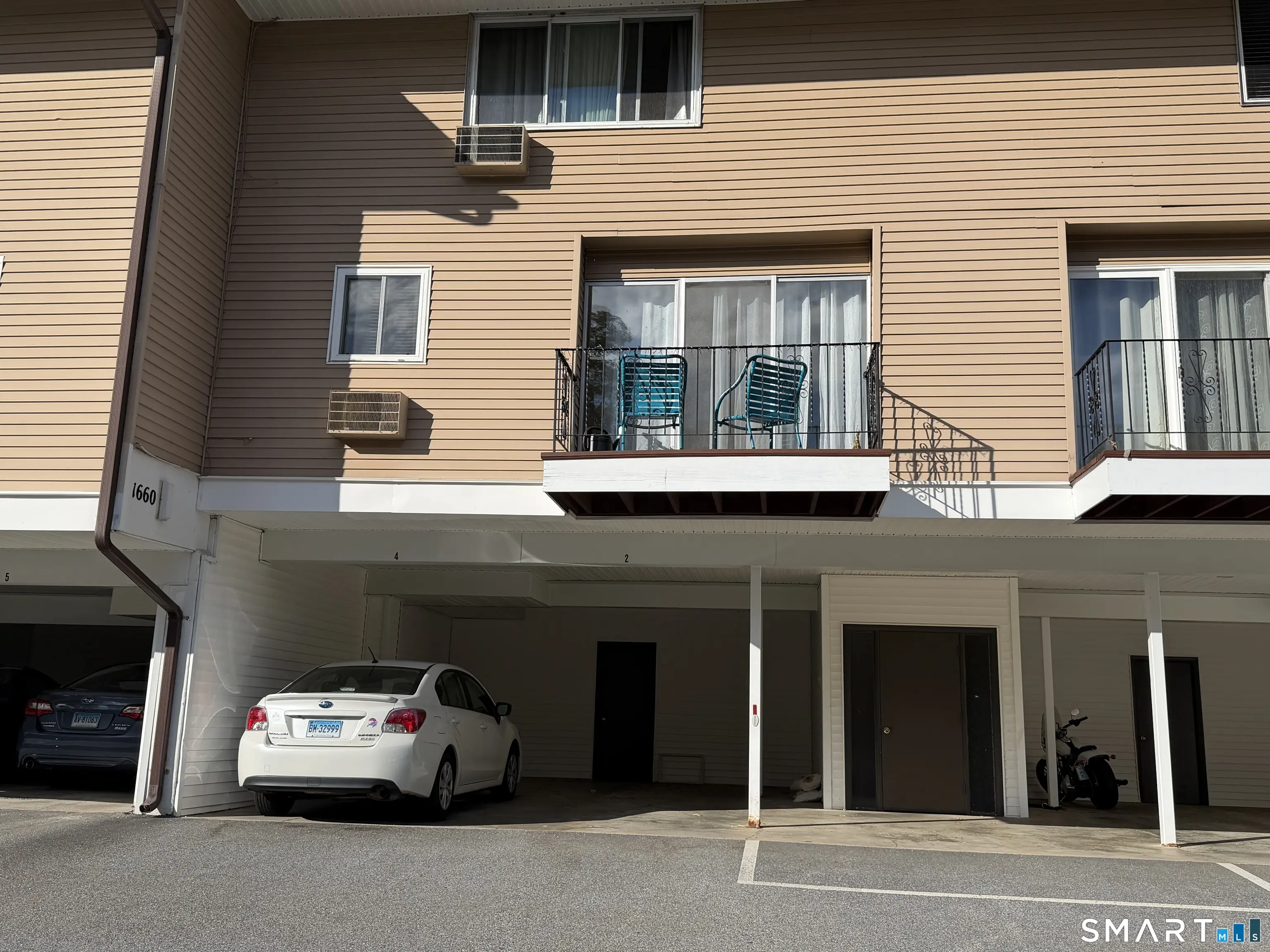 1660 Farmington Avenue 2, Farmington