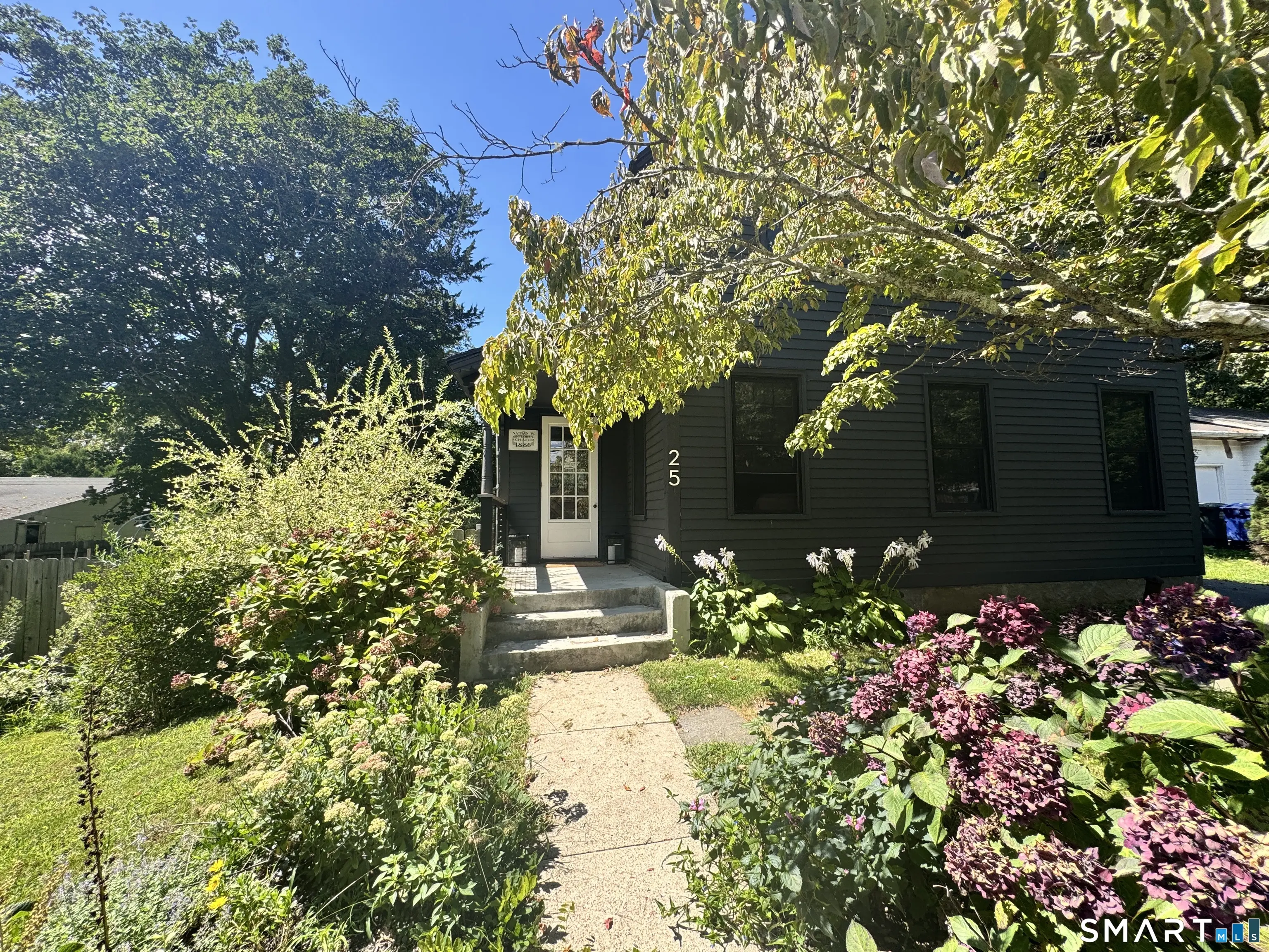 25 Pequot Avenue, Groton