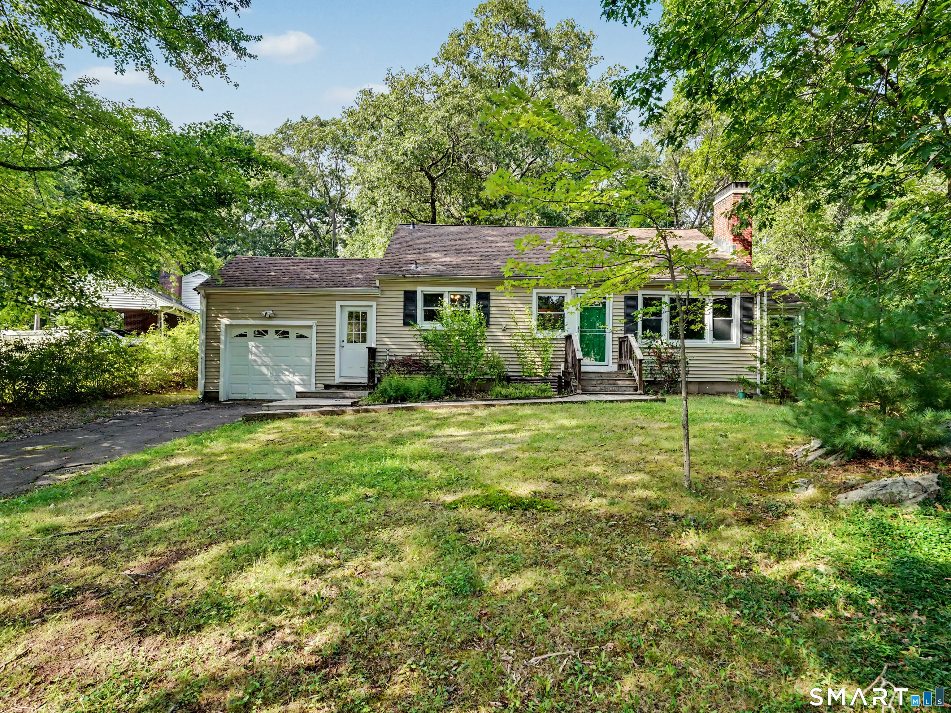 17 North Forest Circle, West Haven