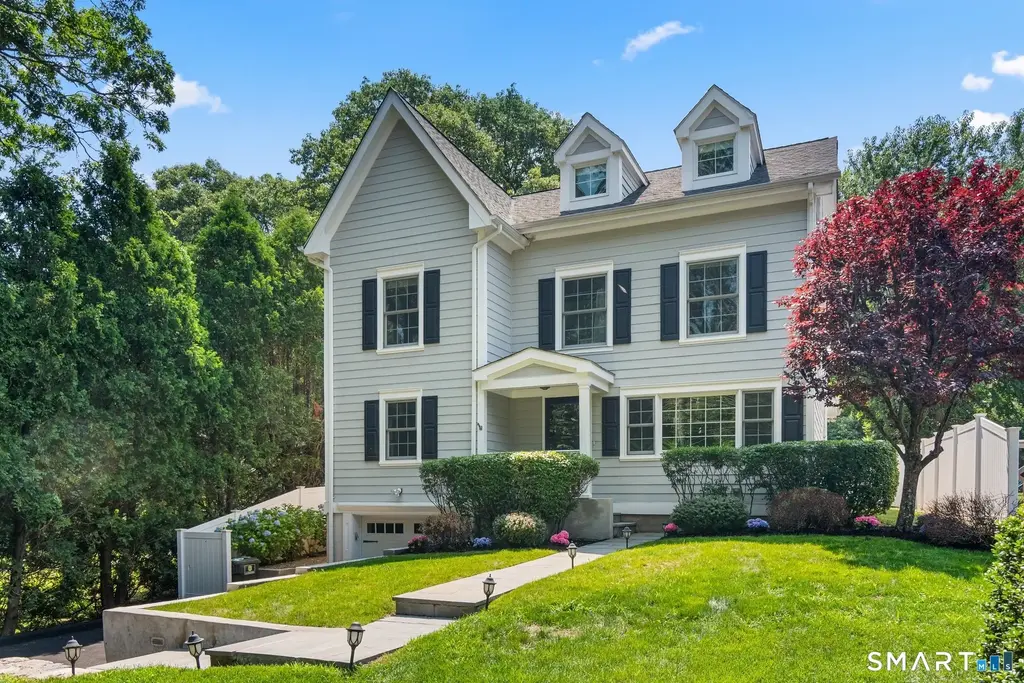 103 West Avenue, Darien