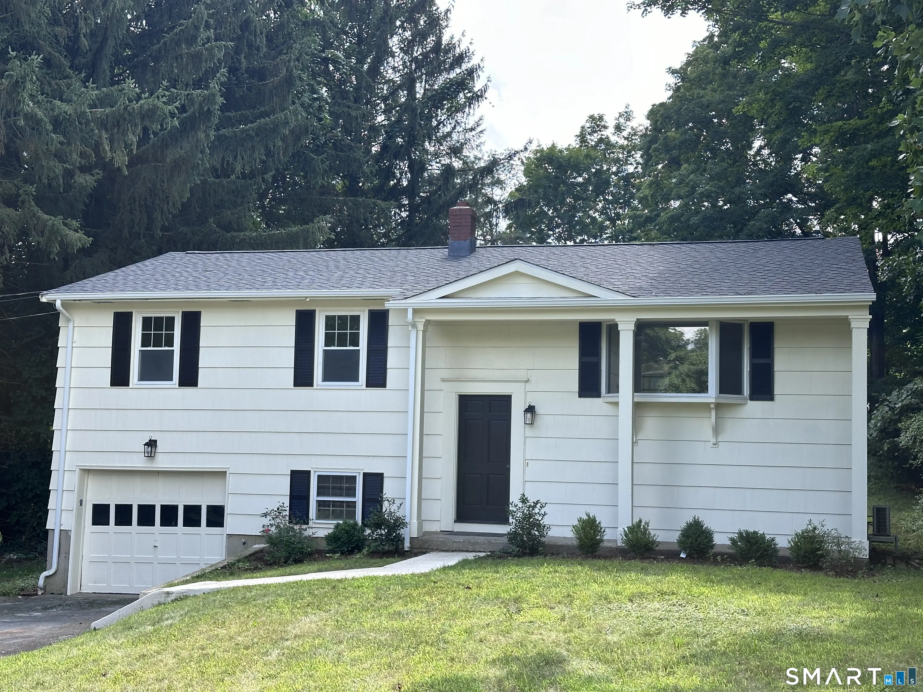 10 Indian Hill Road, North Branford