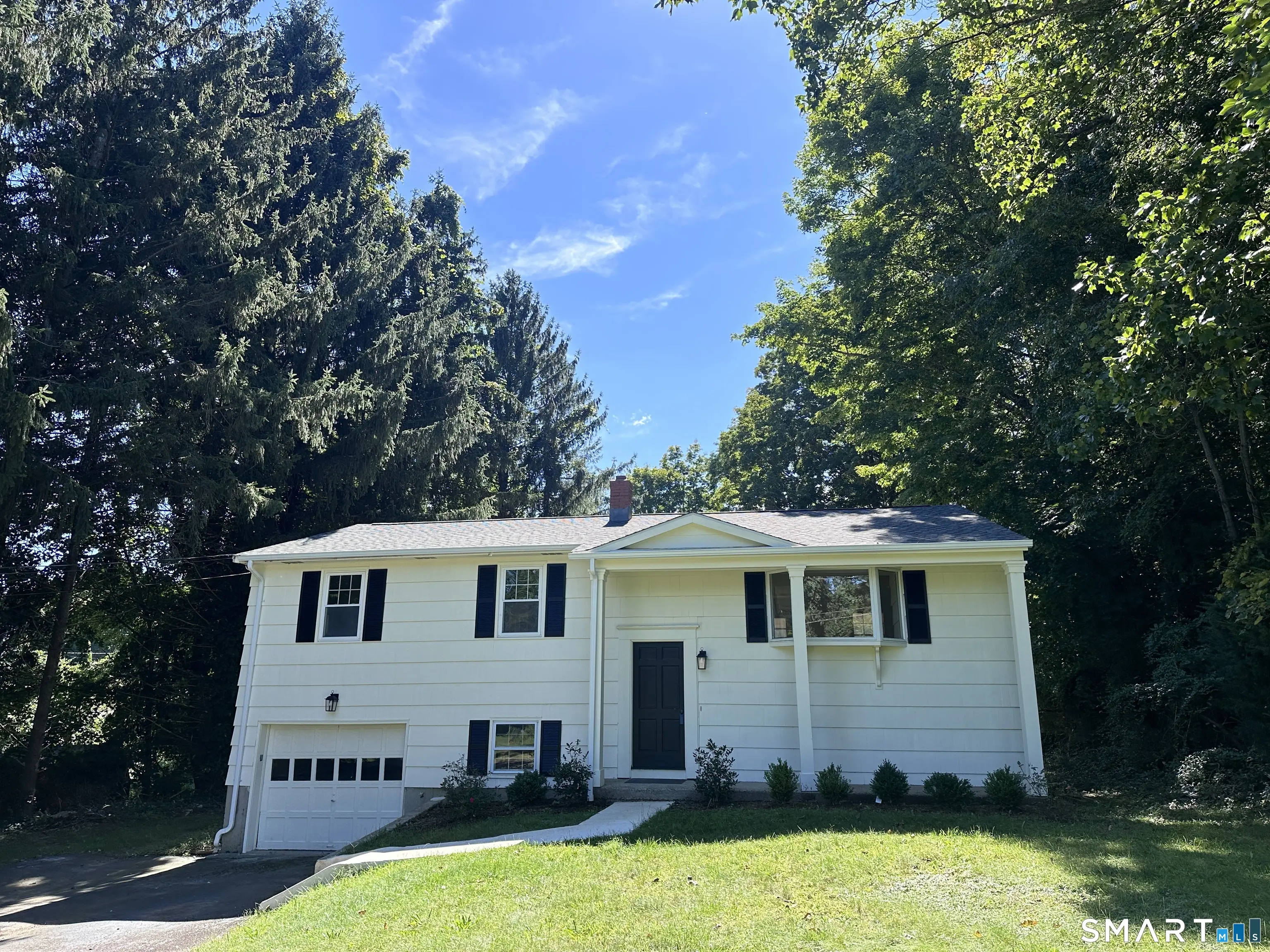 10 Indian Hill Road, North Branford