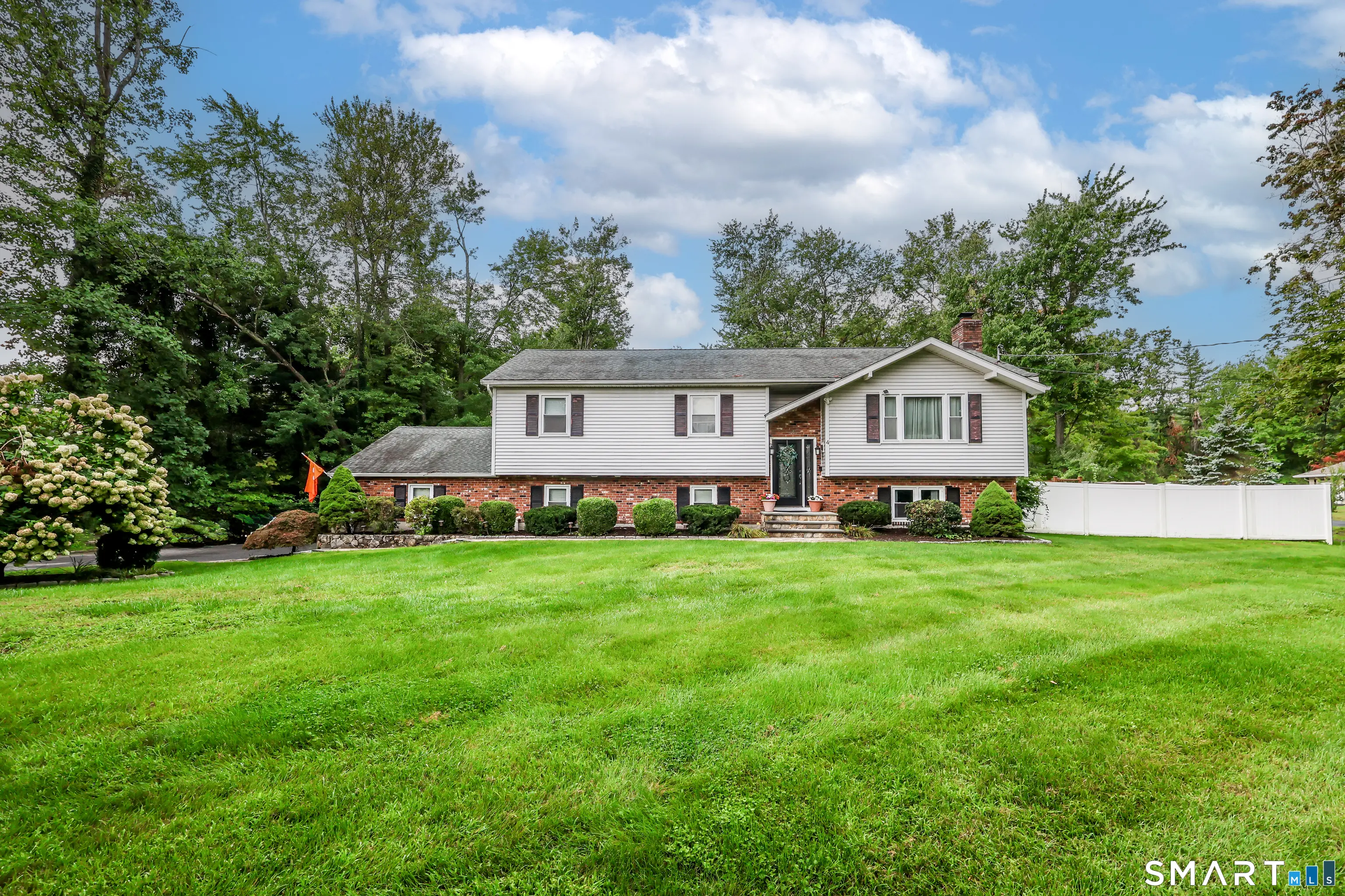 4 Old Turnpike Road, Brookfield