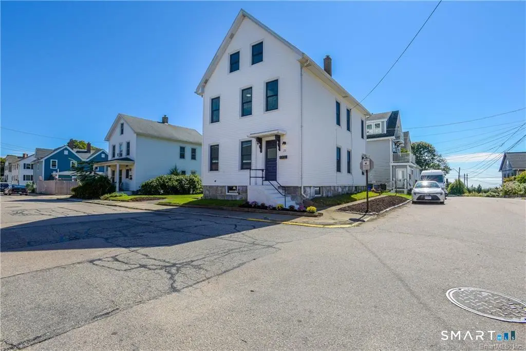 21 Bayview Avenue, Stonington