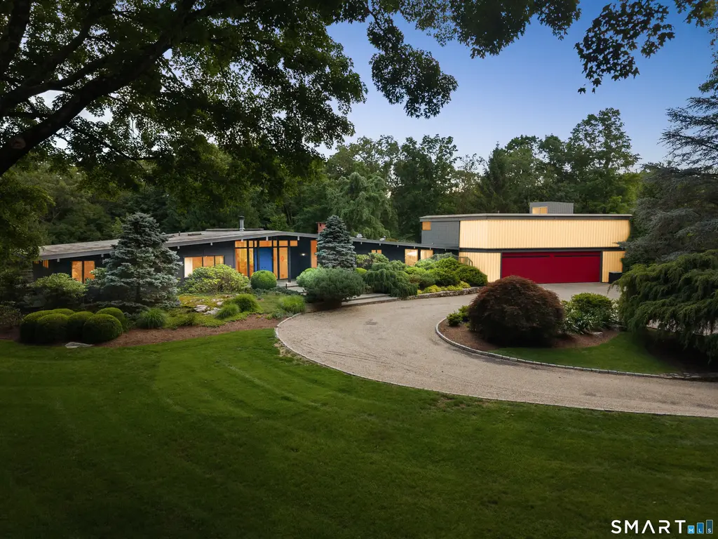 24 Graenest Ridge Road, Wilton