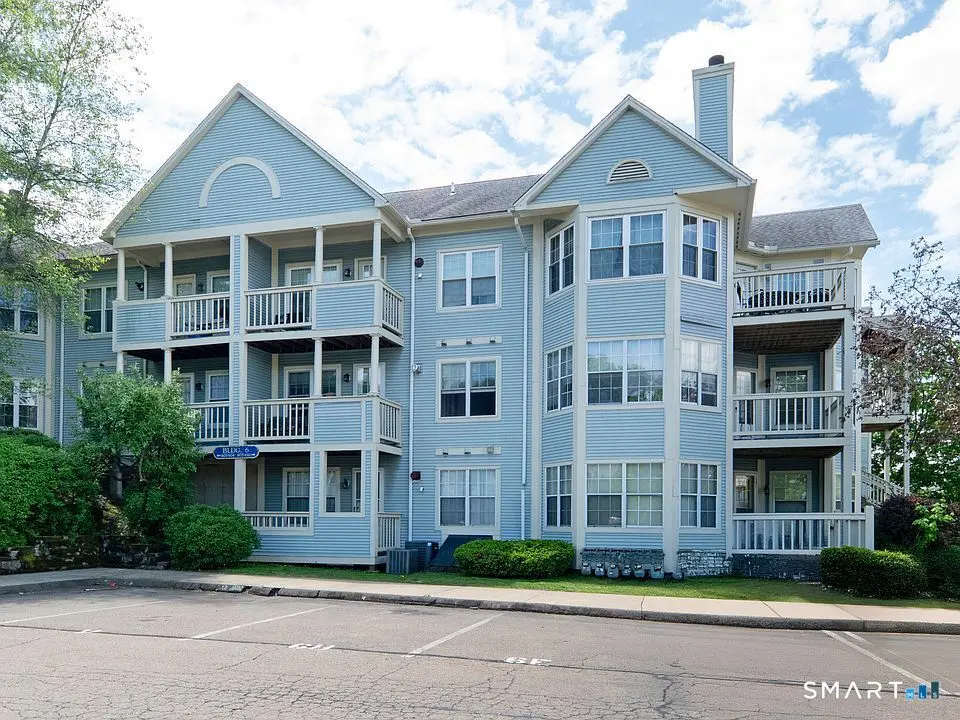 75 Redwood Drive 801, East Haven