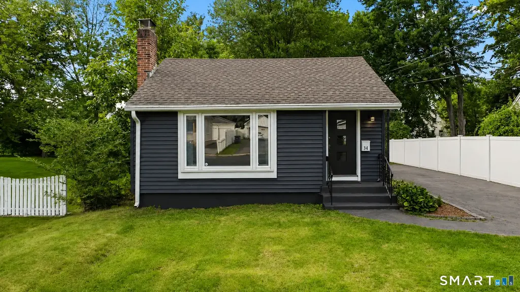 34 Cedar Ridge Road, Newington