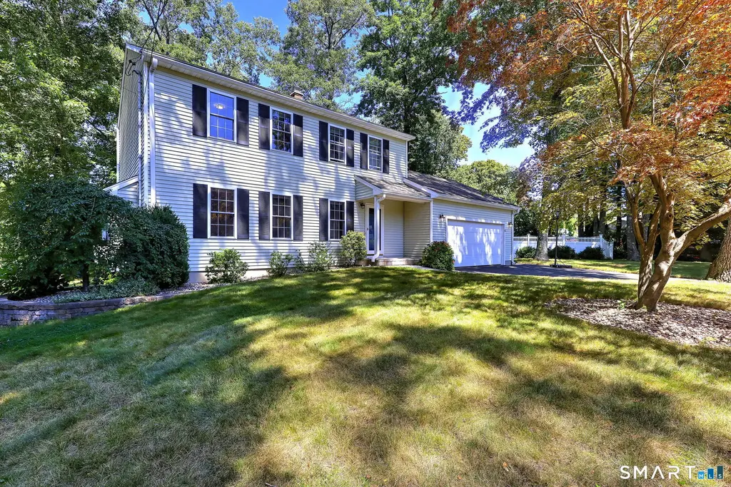 6 Fox Run Road, Farmington