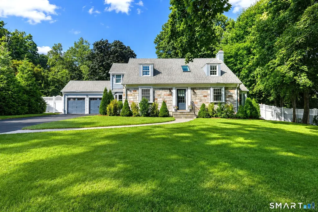 94 Jackson Road, Hamden