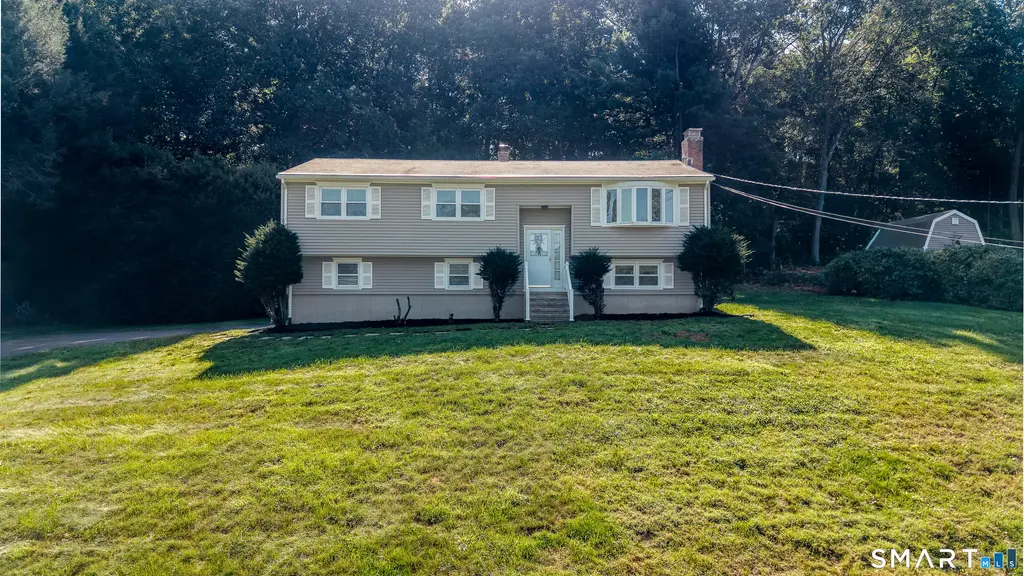 121 Longfellow Road, Shelton