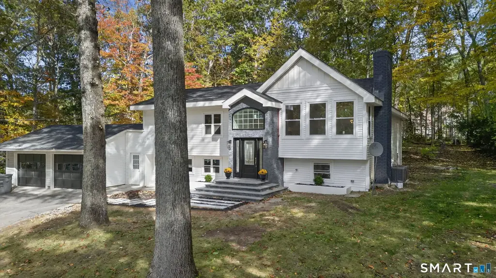 13 Willow Lane, East Lyme