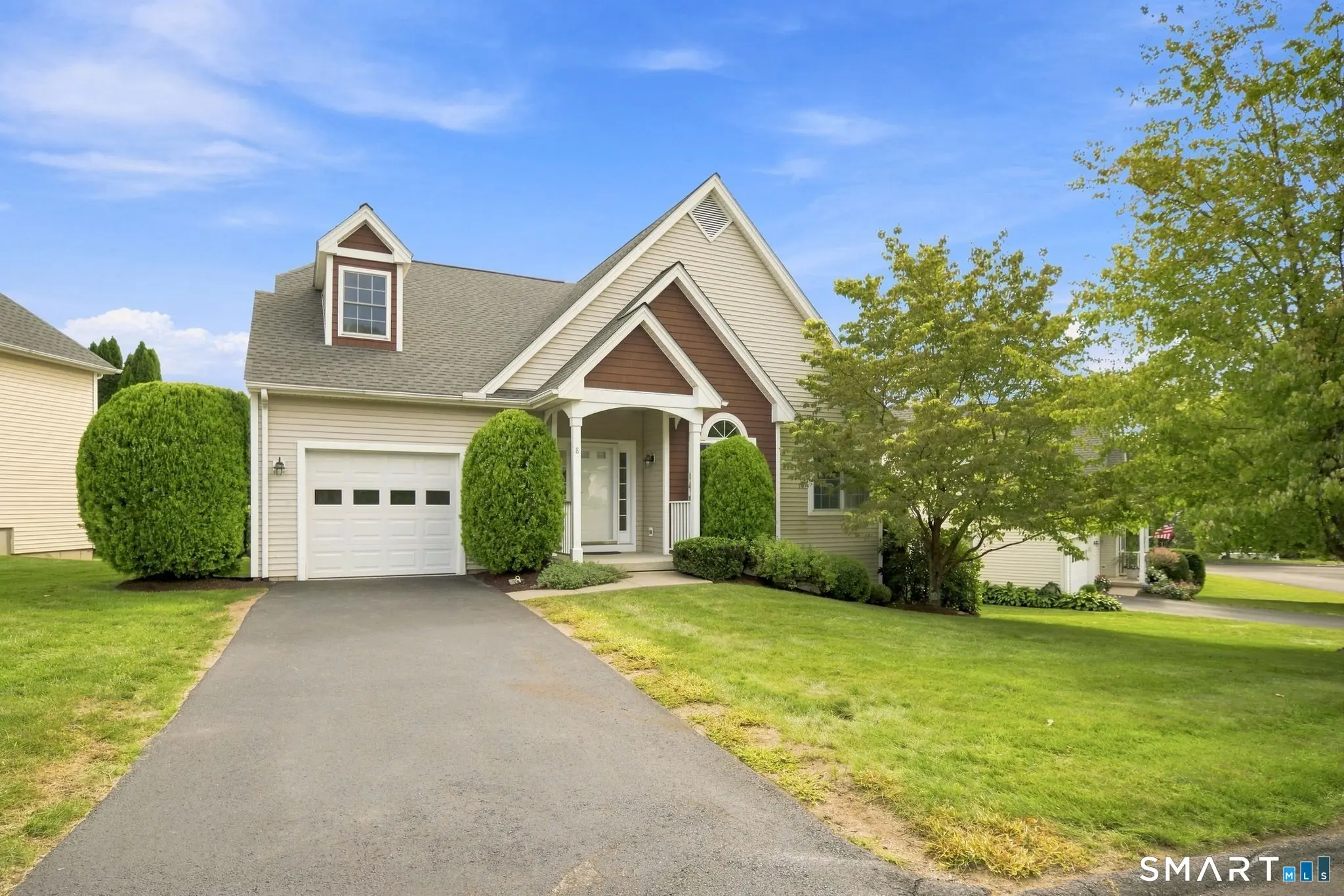 8 South Pond Road 8, Bloomfield