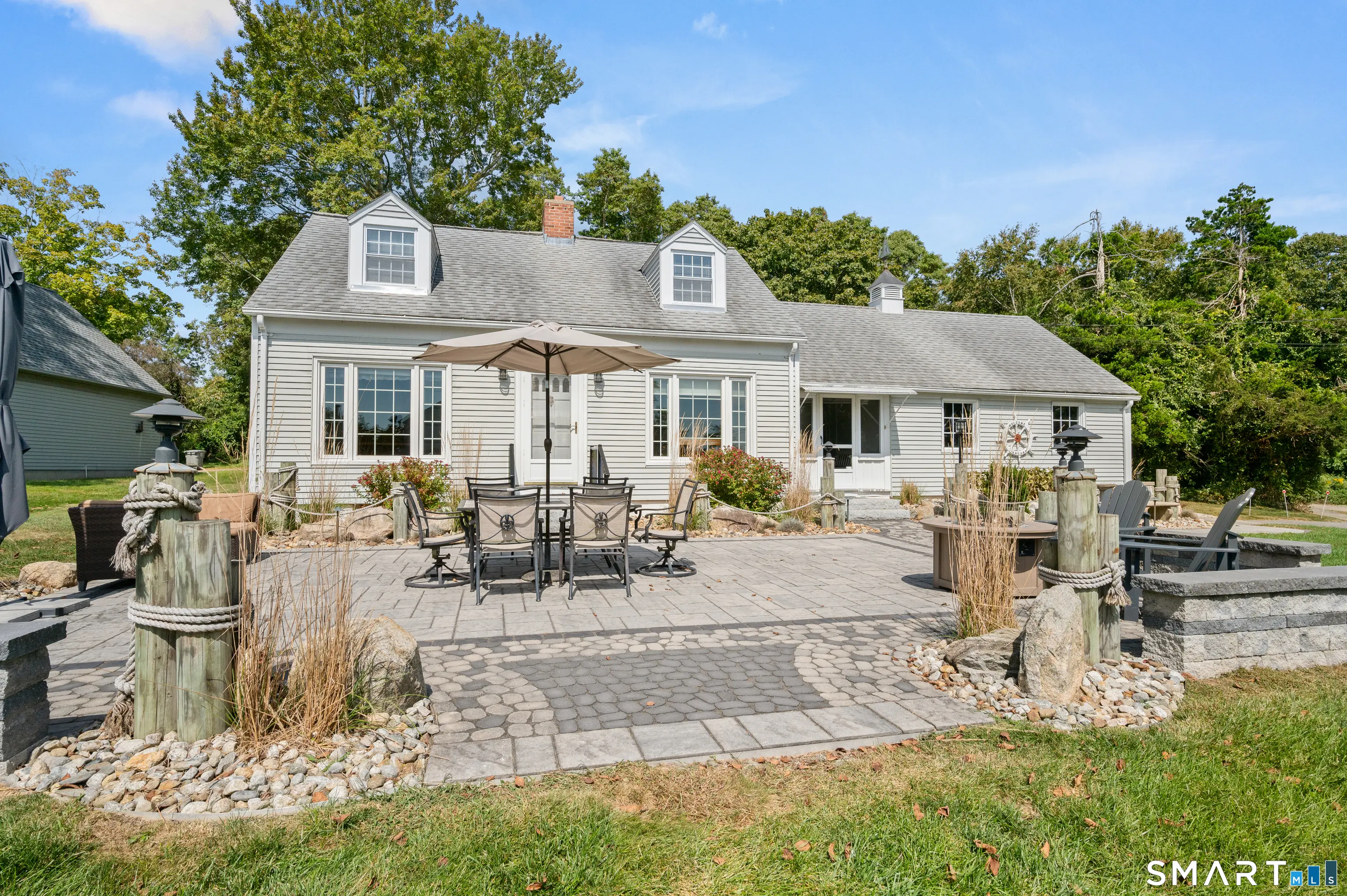 10 Hilltop Road, East Lyme