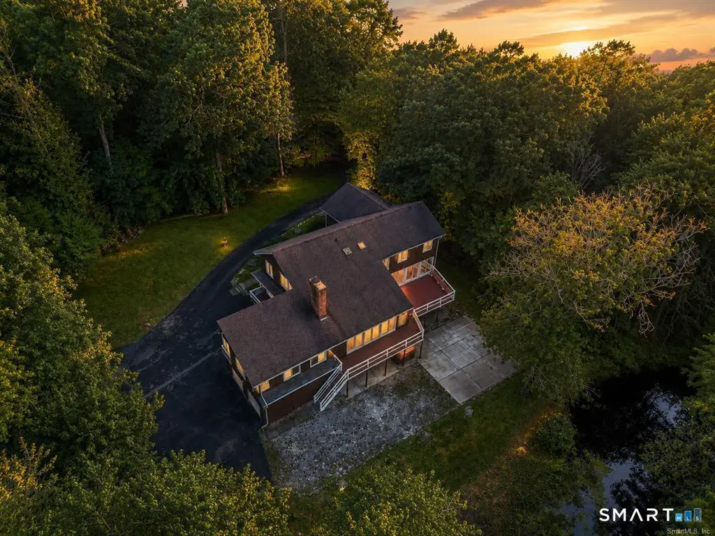 21 Deepwood Road, Weston