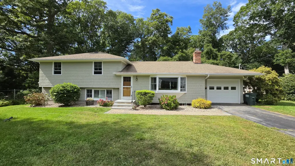 261 Ridgewood Drive, Groton