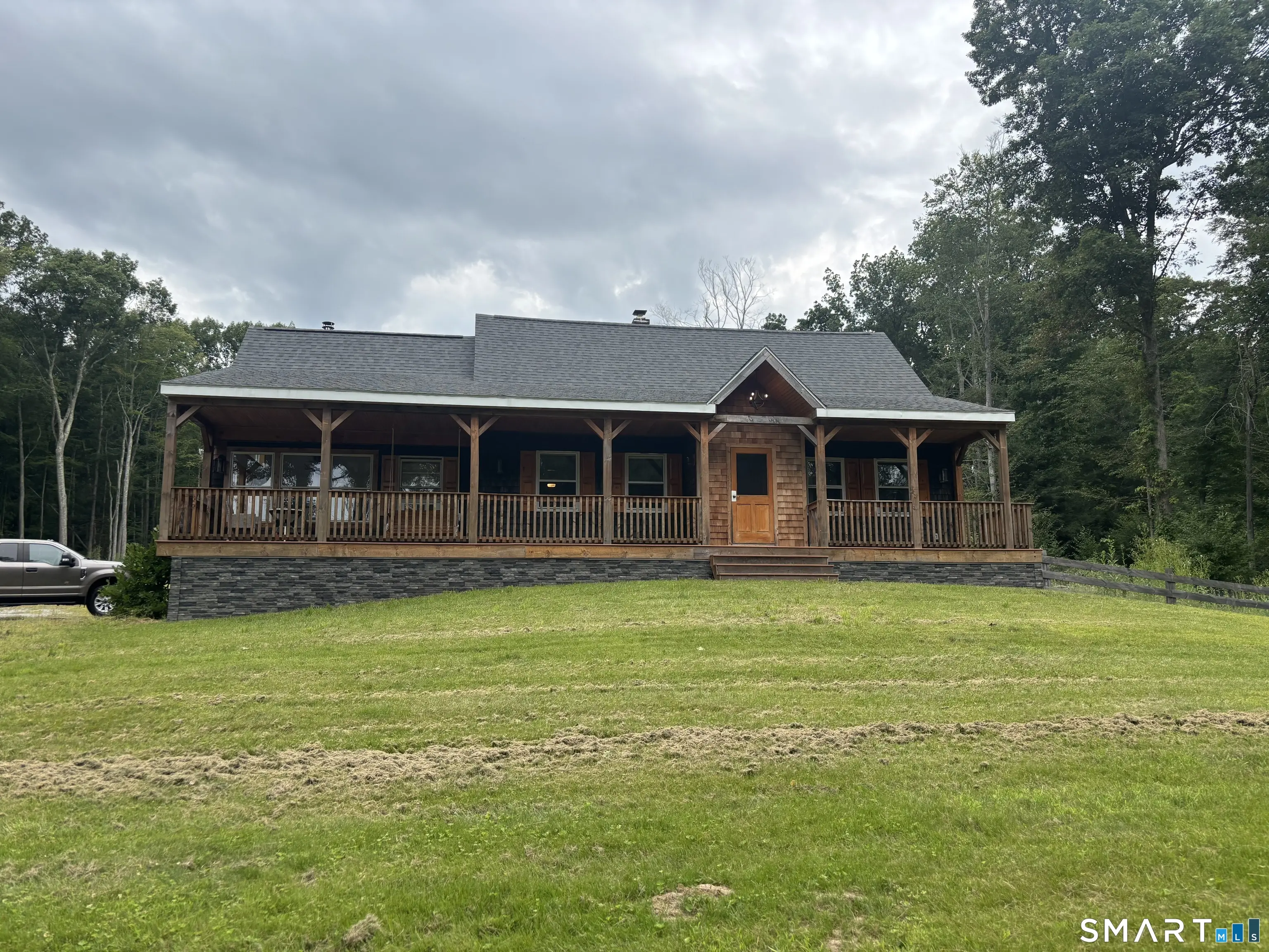 10 Railroad Street, Pomfret