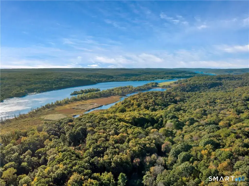 00 River Road, East Haddam