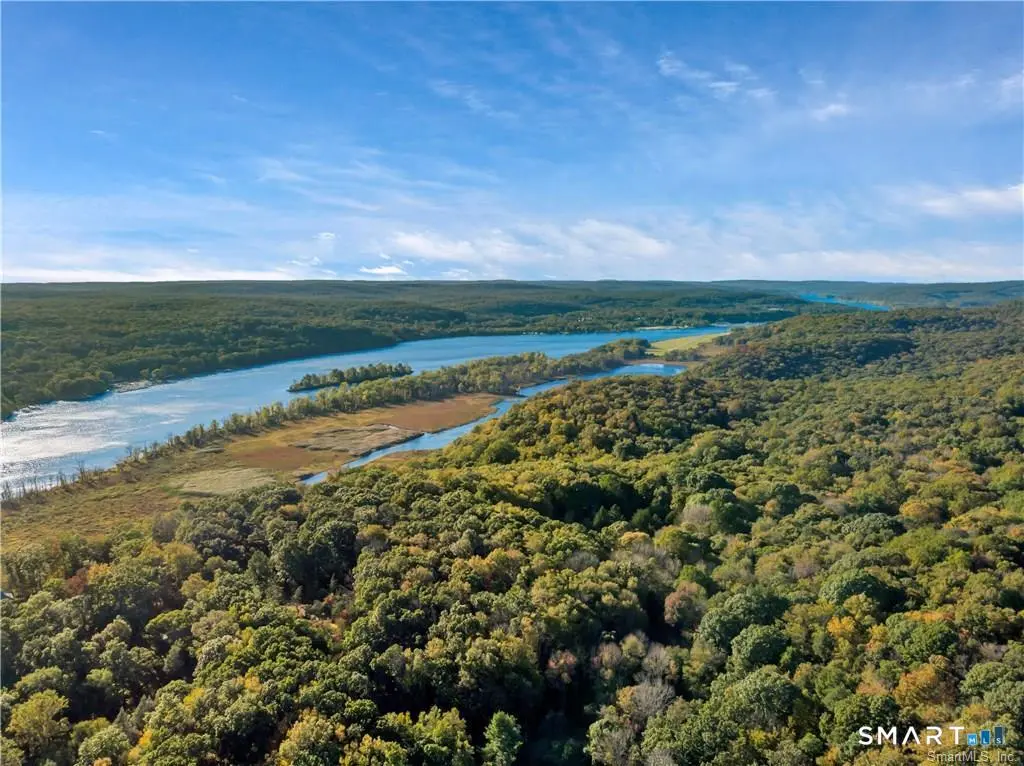 00 River Road, East Haddam