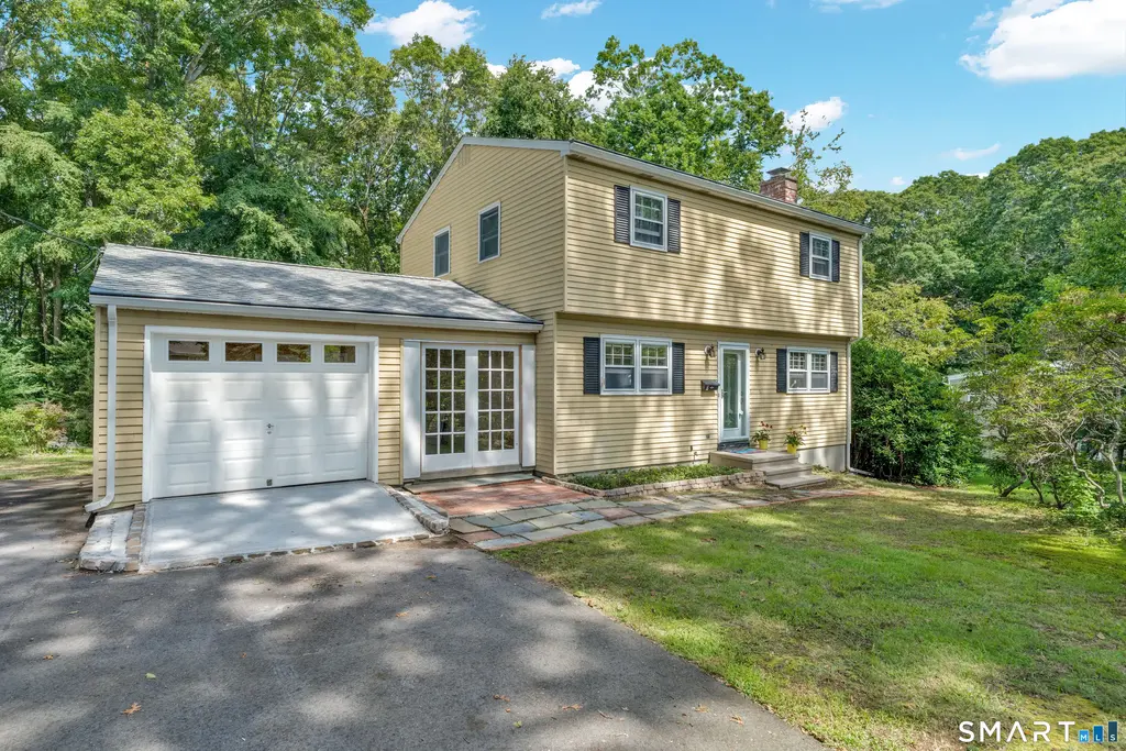 16 Overlook Drive, Waterford