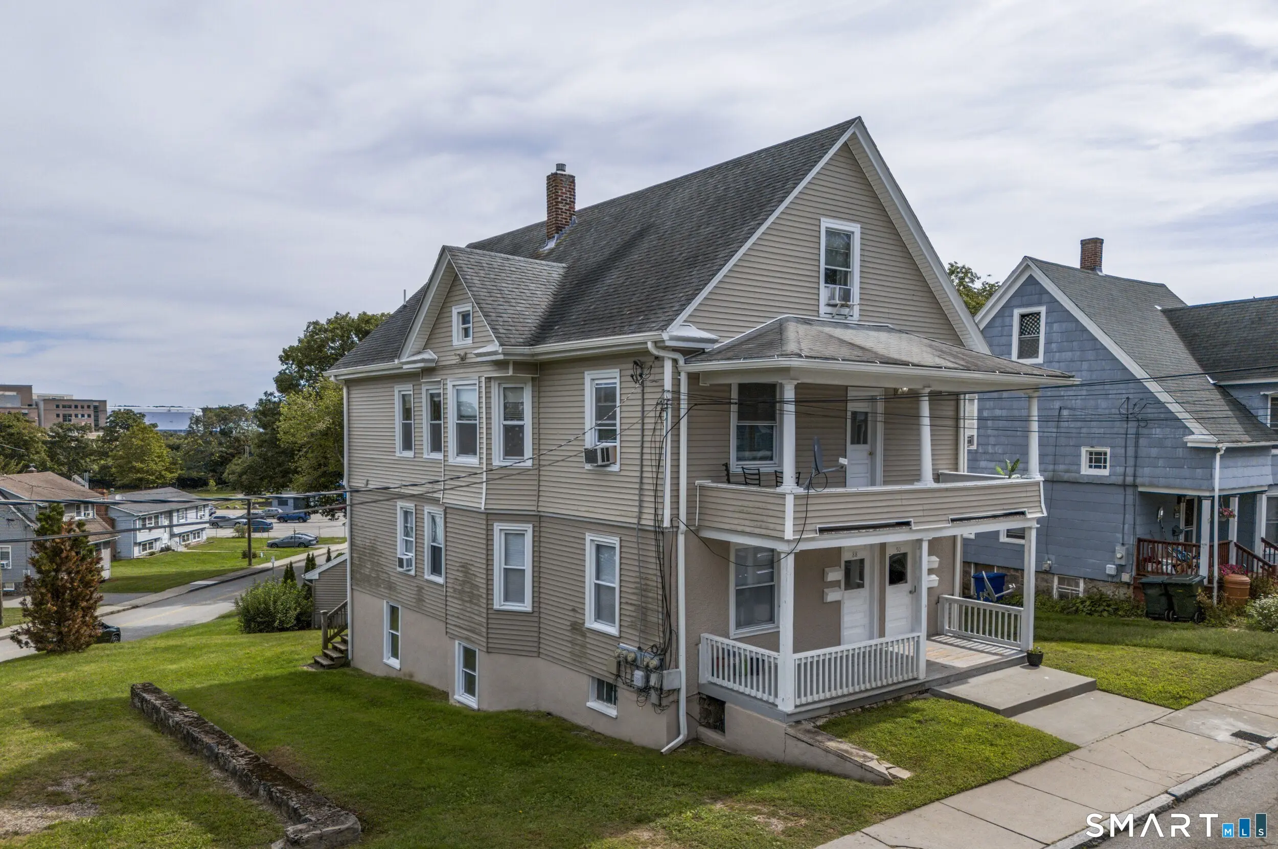 88 Riverview Avenue, New London