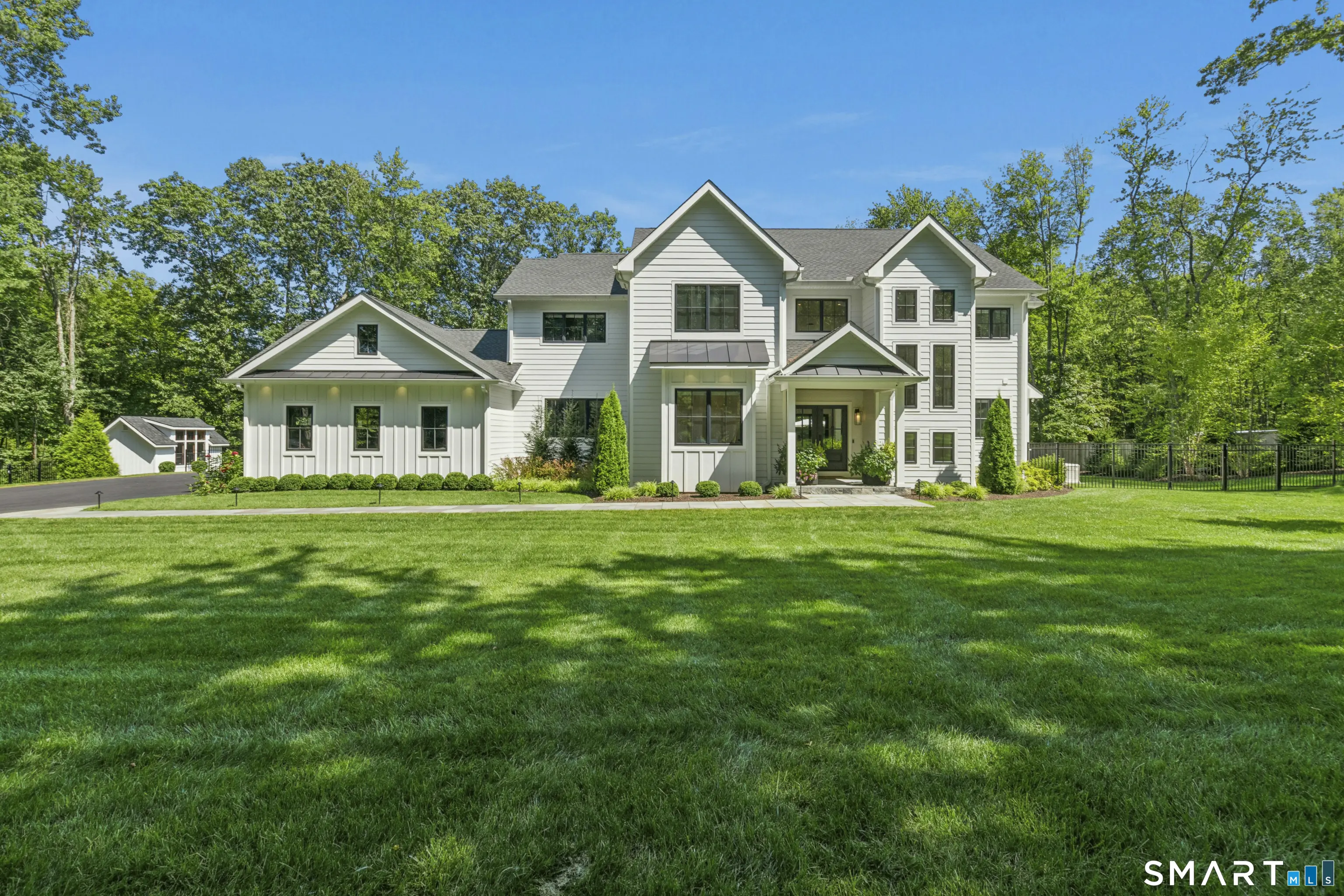 2 Black Pine Ridge, Ridgefield